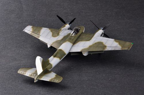 Trumpeter 1:48 - De Havilland Hornet F.3 02894 