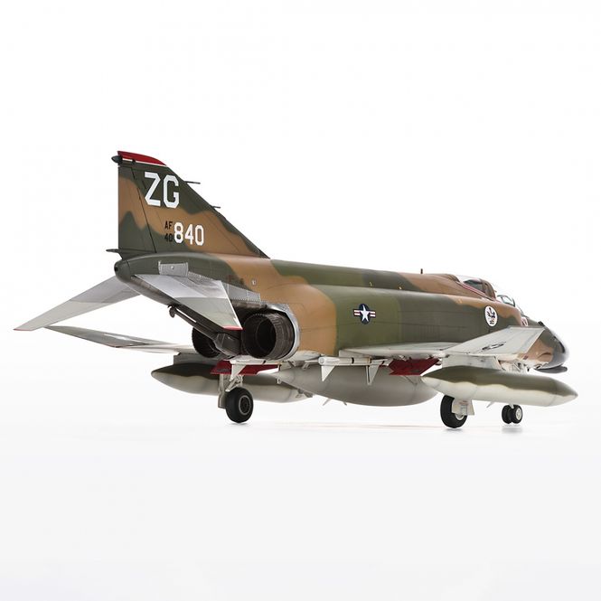 Hovedbilde Zoukei-Mura 1:48 - F-4C PHANTOM II WILD WEASEL IV ...