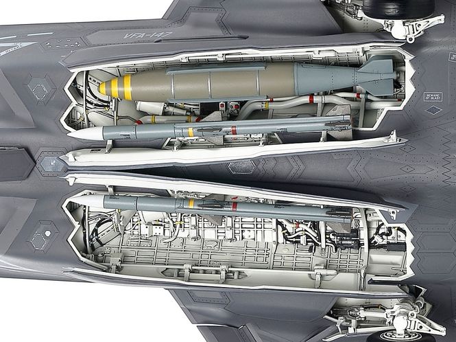 Main Image Tamiya 1:48 - Lockheed Martin F-35C Lightning II