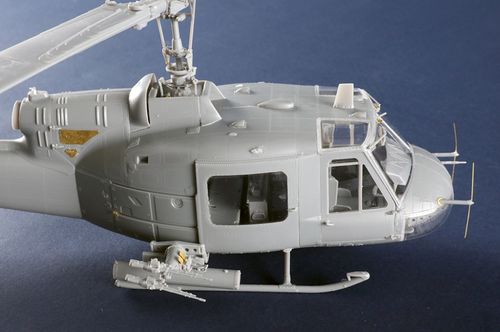 Trumpeter 1:35 - Bell UH-1 B Huey - Gunship (05112)